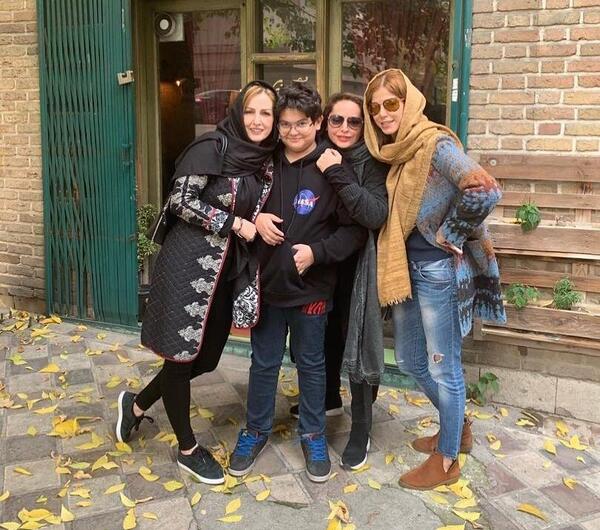 عکس شقایق دهقان در خارج از کشور