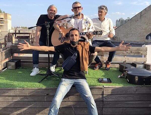 عکس نیکا فلاحی در خارج