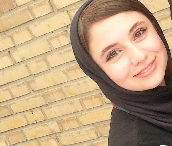 عکس ایستاده حدیث مدنی