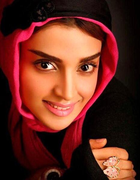 عکس الهه حصاری در استخر