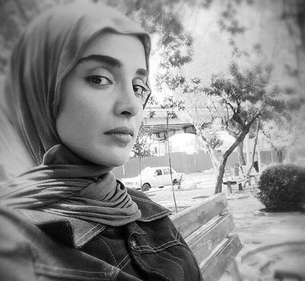 عکس الهه حصاری در استخر