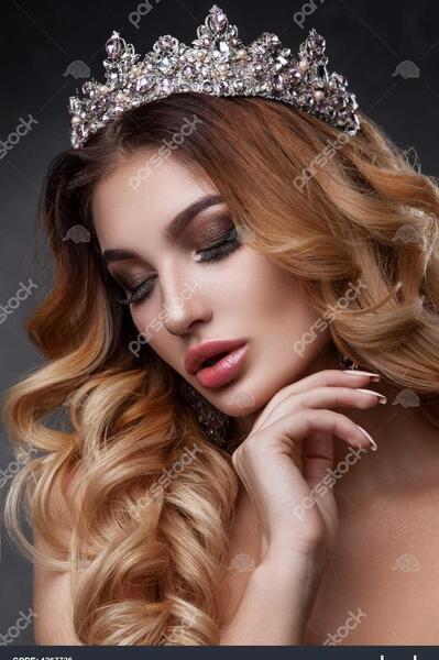 عکس تاج روی سر