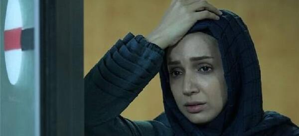 عکس شبنم قلی خانی در ساحل