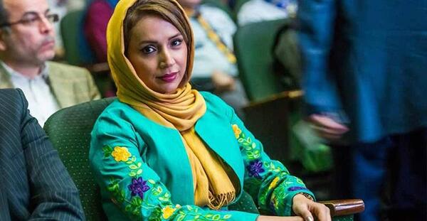 عکس شبنم قلی خانی در ساحل