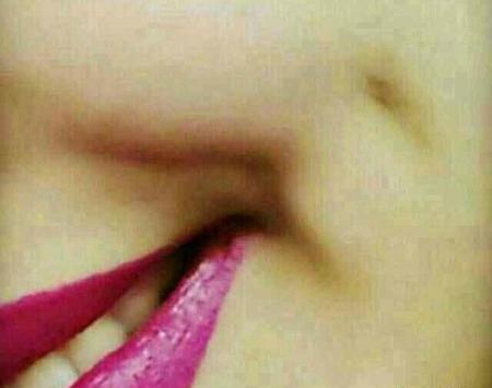 عکس لب پروف