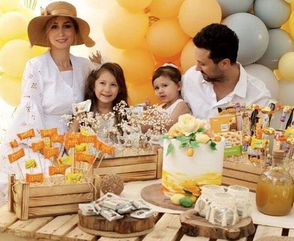 عکس شاهرخ استخری و خواهرانش