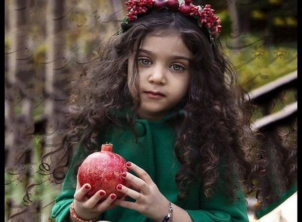 ایده عکس شب یلدا کودک