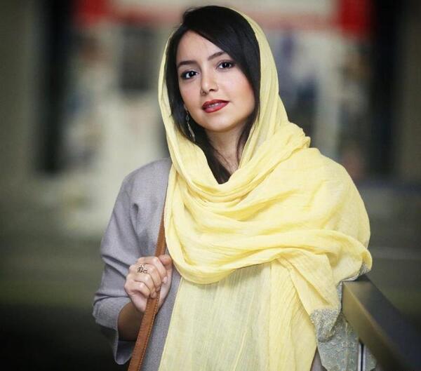 عکس ایستاده نازنین بیاتی