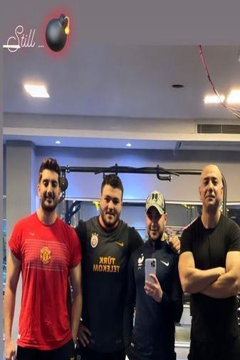 عکس فرزاد فرزین در باشگاه بدنسازی