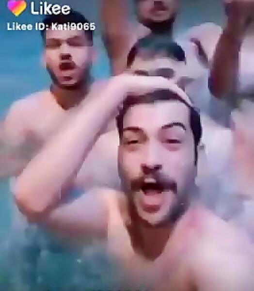 عکس نیکا فلاحی در استخر