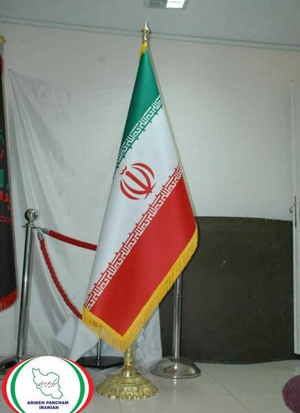 عکس پرچم ایستاده