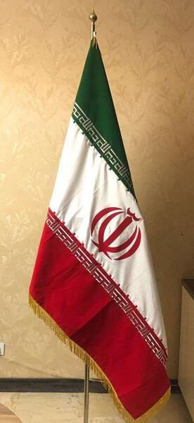 عکس پرچم ایستاده