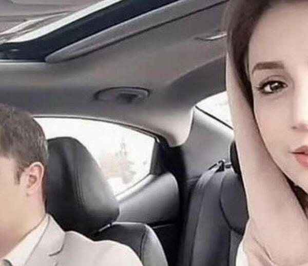 عکس دست دونفره داخل ماشین
