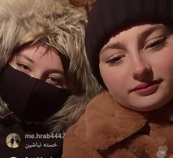 عکس سارا و نیکا لایو