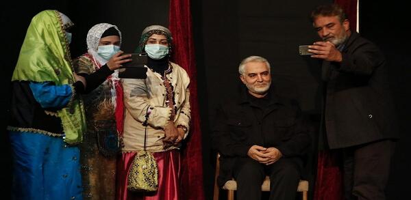 عکس سردار سلیمانی روی صندلی