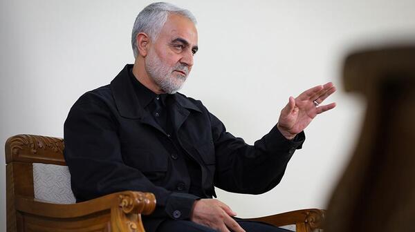 عکس سردار سلیمانی روی صندلی