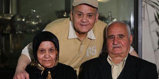 عکس اکبر عبدی و مادرش