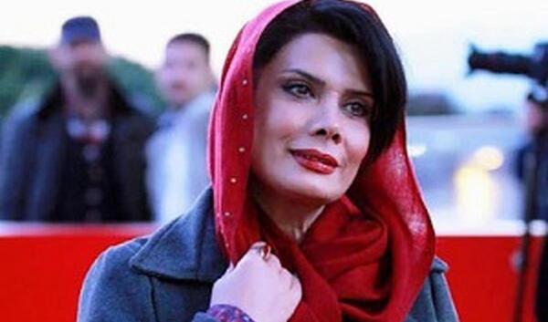 عکس عاطفه رضوی در خارج