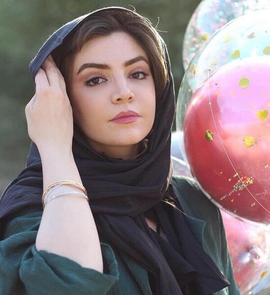 عکس های بازیگر آوا دارویت