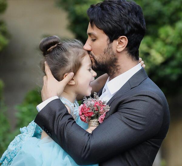 عکس نیم رخ شاهرخ استخری