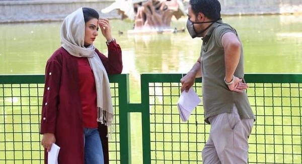 عکس لیندا کیانی در استخر