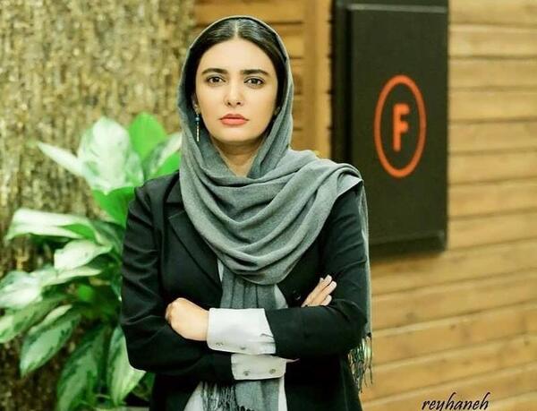 عکس لیندا کیانی با شلوار کوتاه