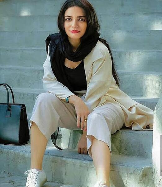 عکس لیندا کیانی با شلوار کوتاه