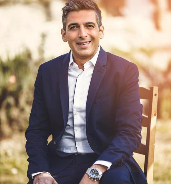 عکس حمید گودرزی تنها