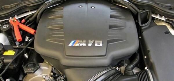 عکس موتور v8