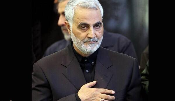 عکس حاج قاسم سلیمانی در حال نماز