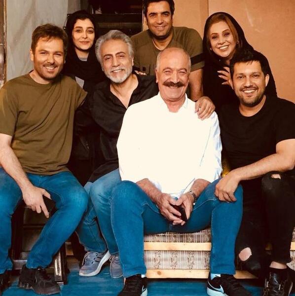 عکس حامد بهداد و همسرش و فرزندانش