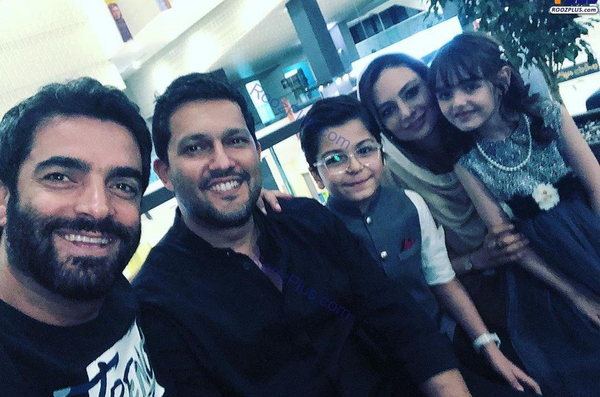 عکس حامد بهداد و همسرش و فرزندانش