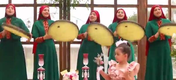 عکس فاطیما بهارمست در گروه بانوان رستا