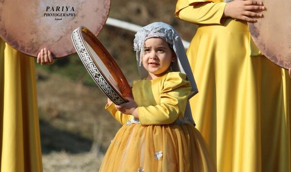 عکس فاطیما بهارمست در گروه بانوان رستا