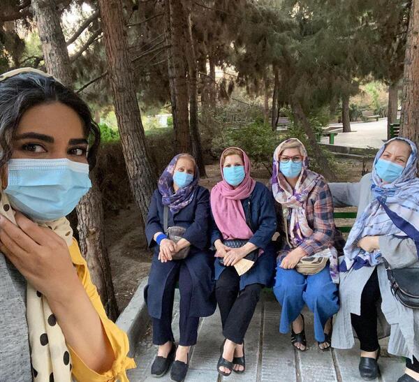 عکس لیندا کیانی و پدر و مادرش