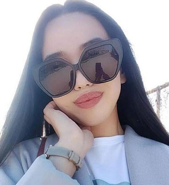 عکس دختر خوشتیپ با عینک دودی