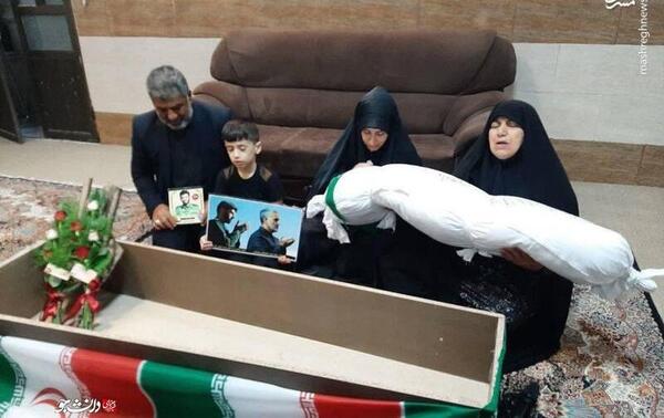 عکس مادر و فرزند شهید