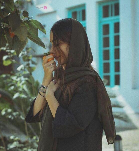 ژست عکس دختر خوشگل برای پروفایل
