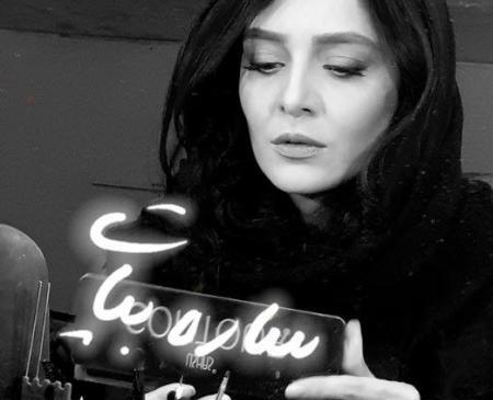 عکس ساره بیات نوشته