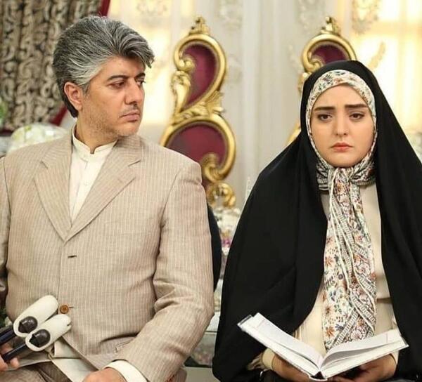 عکس چادری نشسته
