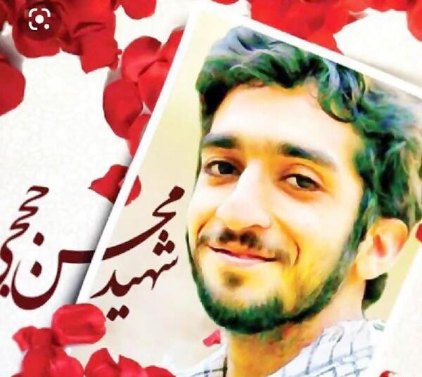 عکس شهید حججی ایستاده