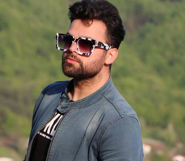 عکس پسر خوشگل با عینک دودی