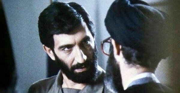 عکس ایستاده از رهبر