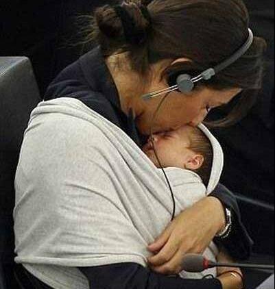 عکس شیر دادن به بچه ها