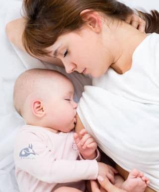 عکس شیر دادن به بچه ها