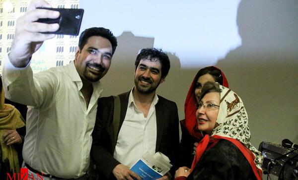 عکس شهاب حسینی با طرفدارانش
