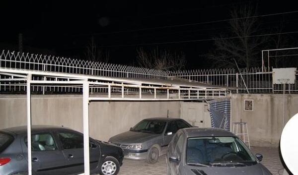 عکس ماشین در حیاط خانه