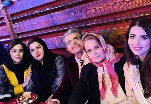 عکس بهنوش طباطبایی با خانواده