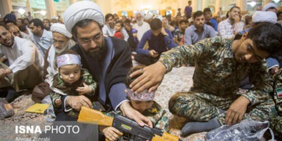 عکس شهید حججی با تفنگ