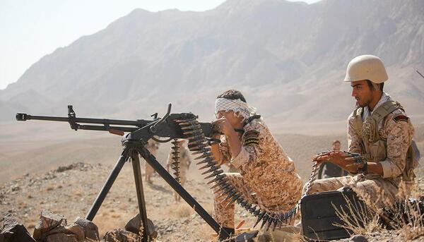 عکس شهید حججی با تفنگ